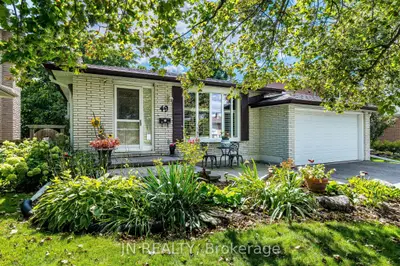 49 School Street, East Gwillimbury, On L9n 1k6