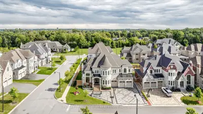 3 Sir Henry Court, King, On L7b 0p5