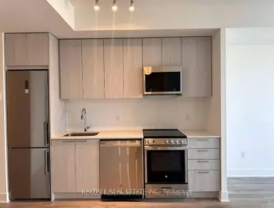 185 Deerfield Road 1205, Newmarket, On L3y 0g7