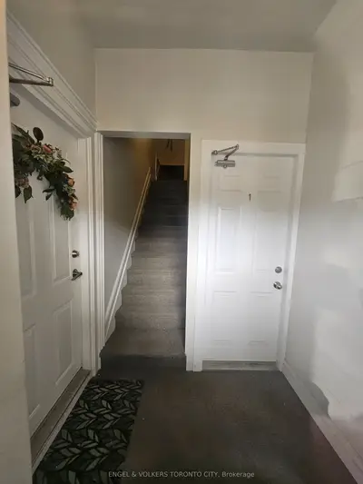 85 Prospect Street W 2nd Flr, Newmarket, On L4c 3t3
