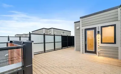 17 Lytham Green Circle 21, Newmarket, On L3y 0h4