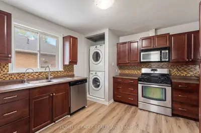 169 Penn Avenue, Newmarket, On L3y 2s3
