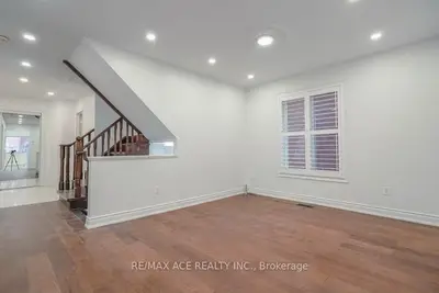 168 Roxbury Street, Markham, On L3s 3t4