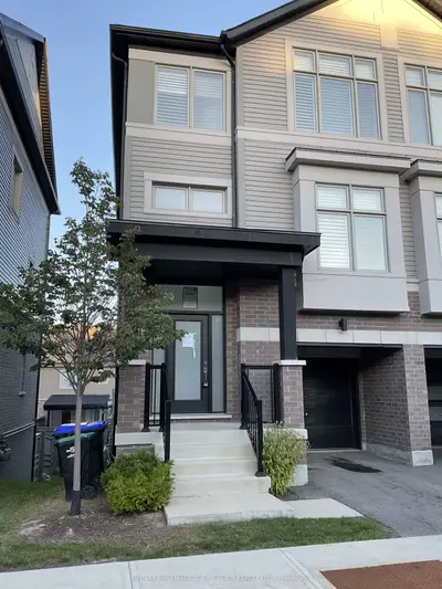 24 Hughes Lane 40, New Tecumseth, On L0g 1h0
