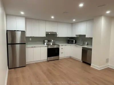 32 Valleo Street Basement, Georgina, On L4p 0k1