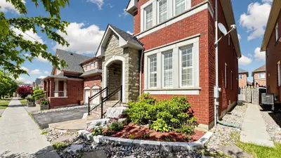 205 Fred Mclaren Boulevard, Markham, On L6e 1h2