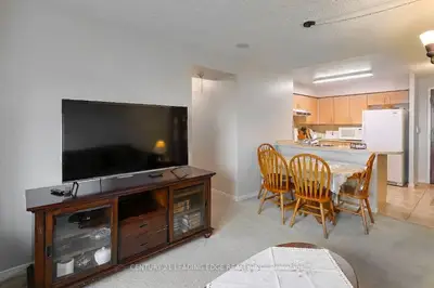 3 Ellesmere Street 726, Richmond Hill, On L4b 4n2