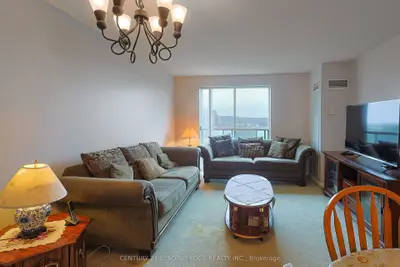 3 Ellesmere Street 726, Richmond Hill, On L4b 4n2