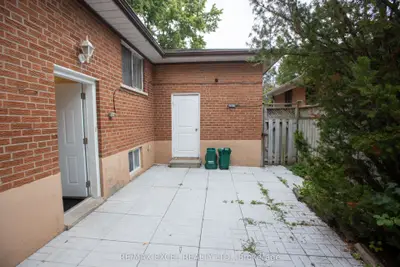 387 W Crosby Avenue Basement, Richmond Hill, On L4c 2r8