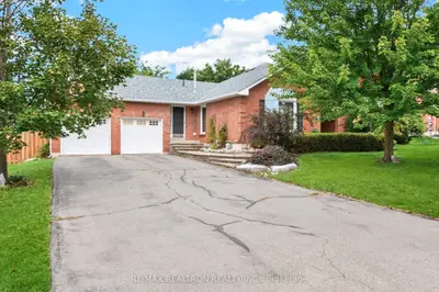 20 Arthur Hall Drive, East Gwillimbury, On L0g 1v0