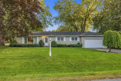 29 Medina Square, Georgina, On L4p 1c8