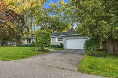 29 Medina Square, Georgina, On L4p 1c8