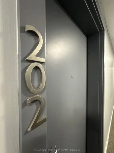 110 Grew Boulevard W 202, Georgina, On L0e 1l0