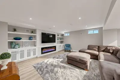 8 Beckett Avenue, Markham, On L6c 0w5