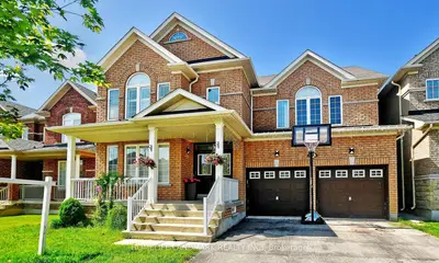 18 Halldorson Avenue, Aurora, On L4g 7z2