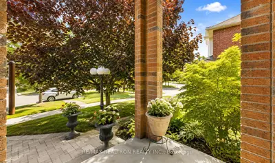 215 Drummond Drive, Vaughan, On L6a 3c1