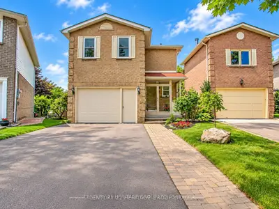 8 Park Lane Circle Main, Richmond Hill, On L4c 6s8