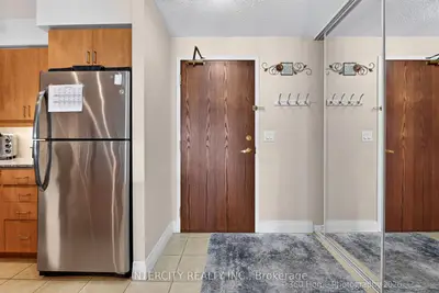 185 Oneida Crescent Ph08, Richmond Hill, On L4b 0b1