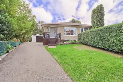 1 Mcdonald Drive, Aurora, On L4g 2t4
