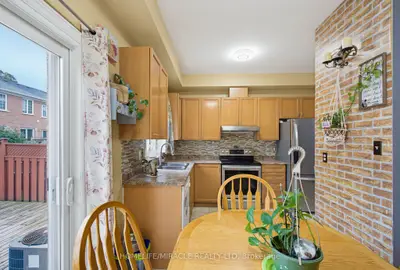 169 Tom Taylor Crescent 54, Newmarket, On L3x 3e9