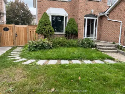 45 Stiver Drive, Newmarket, On L3y 7v8