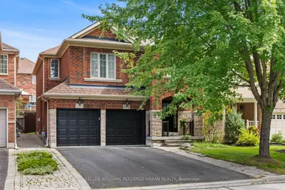 1002 Oaktree Crescent, Newmarket, On L3x 2z3