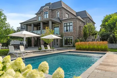 61 Ria Court, King, On L7b 0n5