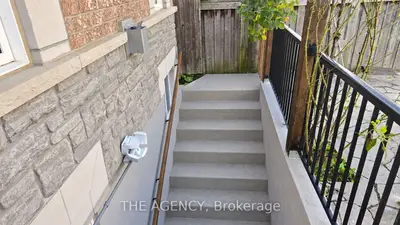 120 Valley Vista Drive, Vaughan, On L6a 0z3