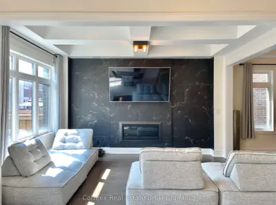 15 Protostar Avenue, Richmond Hill, On L4c 4z1