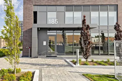 185 Deerfield Road 407, Newmarket, On L3y 0g7