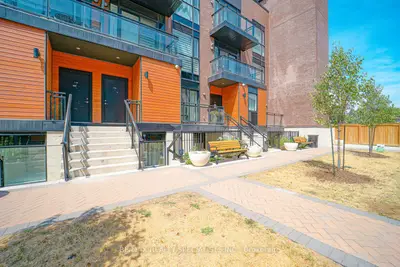 5289 Highway 7 D902, Vaughan, On L4l 0j1