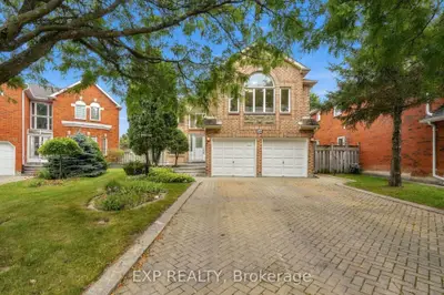 56 Ingleborough Court, Markham, On L3r 8m4