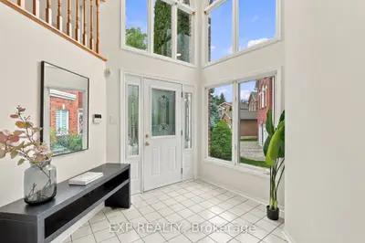 56 Ingleborough Court, Markham, On L3r 8m4