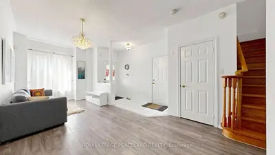 246 Farmstead Road, Richmond Hill, On L4s 2j8