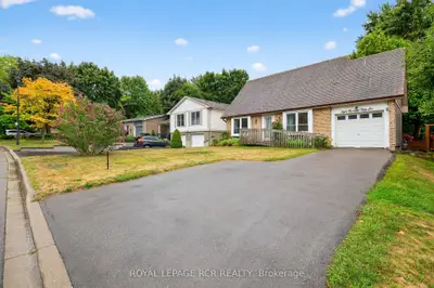 856 Magnolia Avenue, Newmarket, On L3y 3c7