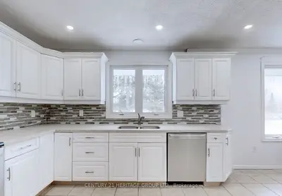 20015 Bathurst Street, East Gwillimbury, On L9n 1n3