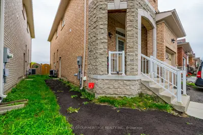 319 Rita's Avenue Lower, Newmarket, On L3x 2n2