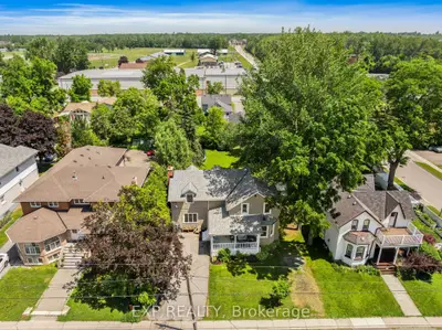 59 High Street, Georgina, On L0e 1r0