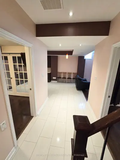 19 Dunrobin Crescent Lower, Vaughan, On L4h 4a8