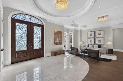 128 Garden Avenue, Richmond Hill, On L4c 6m1