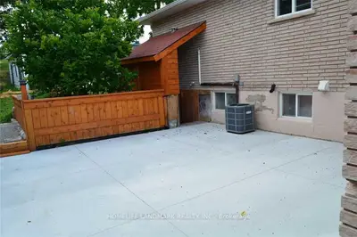 190 Barrie Street Bsmnt, Bradford West Gwillimbury, On L3z 1r6