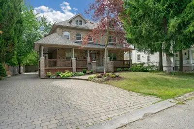 9 Pavillion Street, Markham, On L3r 1n8