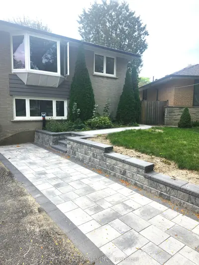 166 Kenvale Court, Richmond Hill, On L4c 4s9