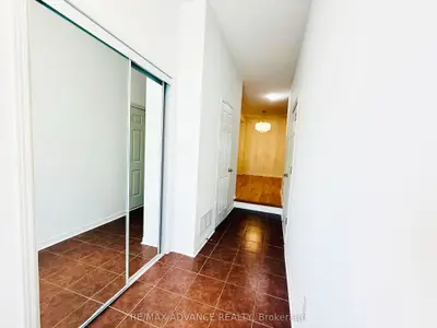 137 Laramie Crescent, Vaughan, On L6a 0r1