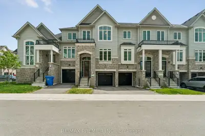29 Lyall Stokes Circle, East Gwillimbury, On L0g 1m0