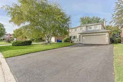 66 Howlett Avenue, Newmarket, On L3y 5s5