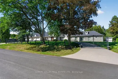 28 Putting Green Crescent, Vaughan, On L0j 1c0