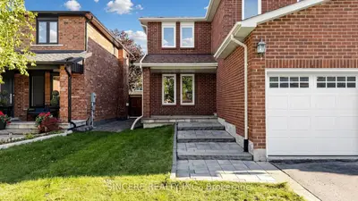 25 Ridgefield Crescent, Vaughan, On L6a 1j8