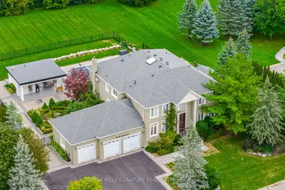 22 Di Nardo Court, King, On L7b 1m2