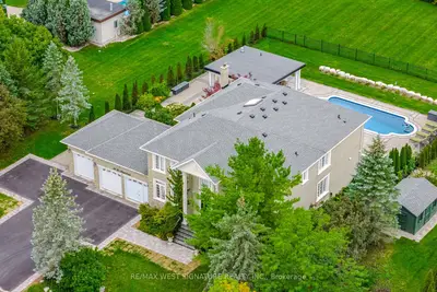 22 Di Nardo Court, King, On L7b 1m2